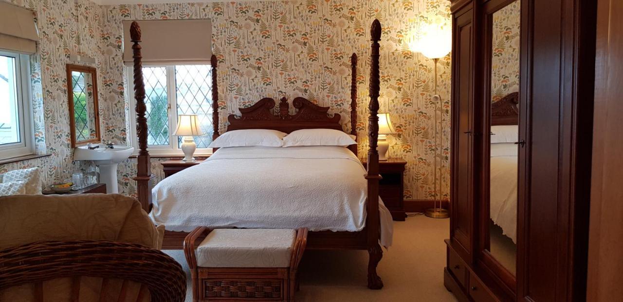 Bed and Breakfast Wychwood House Penally Exterior foto